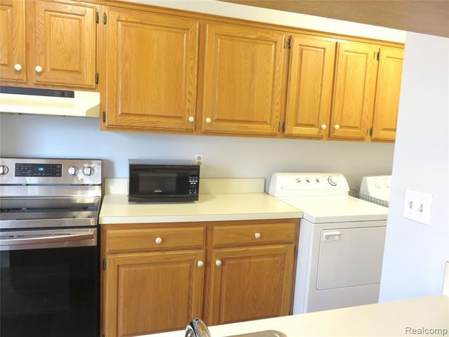 2662 Wildwood Court, Lake Orion, MI 48360