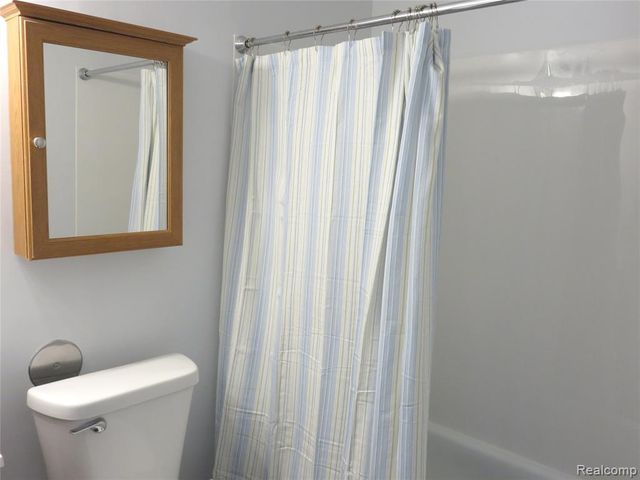 2662 Wildwood Court, Lake Orion, MI 48360