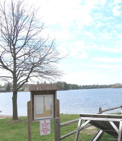 2662 Wildwood Court, Lake Orion, MI 48360