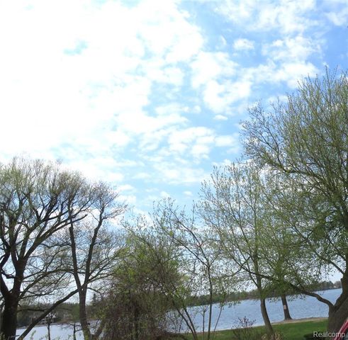 2662 Wildwood Court, Lake Orion, MI 48360