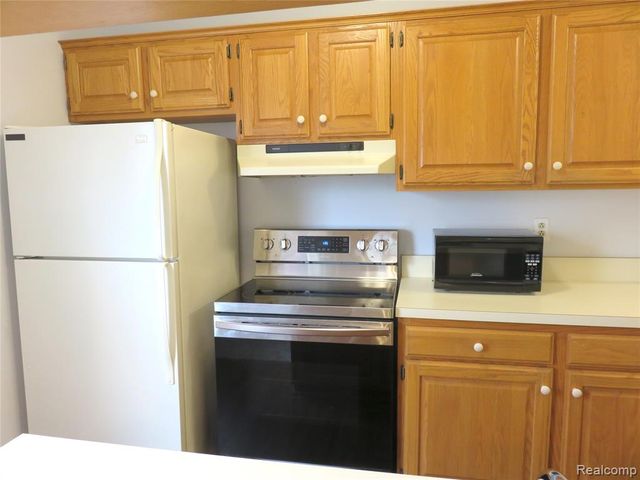 2662 Wildwood Court, Lake Orion, MI 48360