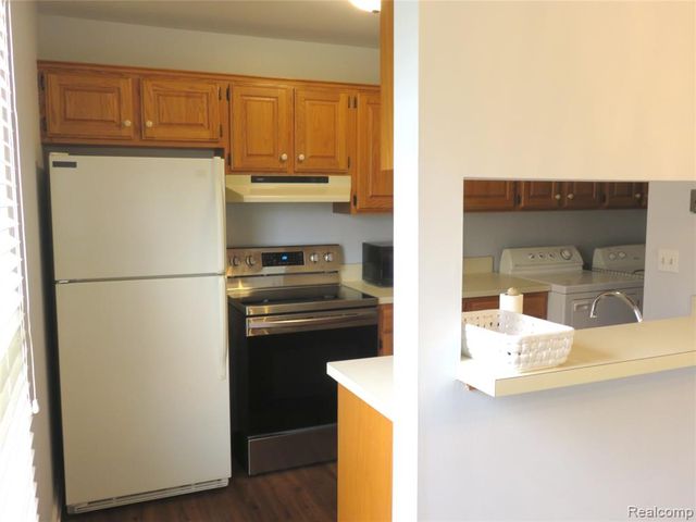 2662 Wildwood Court, Lake Orion, MI 48360