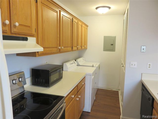 2662 Wildwood Court, Lake Orion, MI 48360