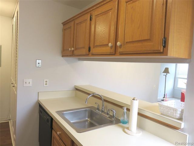 2662 Wildwood Court, Lake Orion, MI 48360
