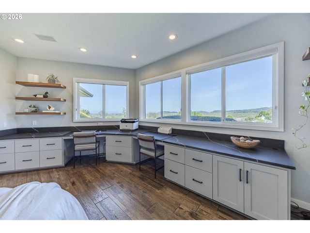 33685 VAN DUYN Rd, Eugene, OR 97408