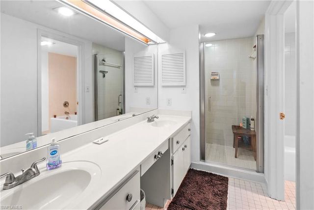 3100 Gulf Shore BLVD N 104, Naples, FL 34103