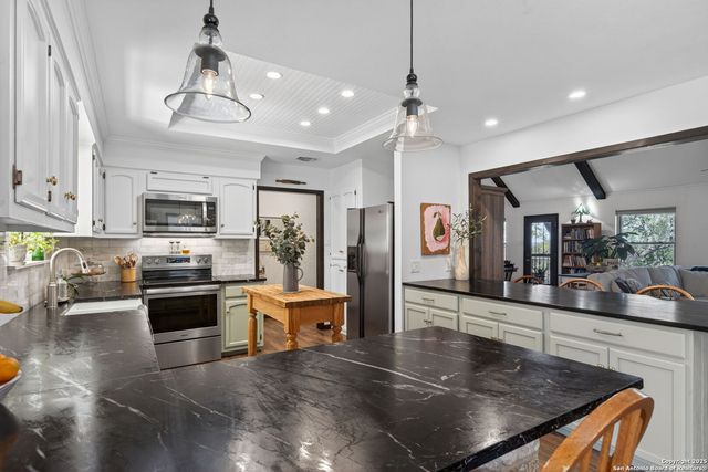 936 County Road 375, San Antonio, TX 78253