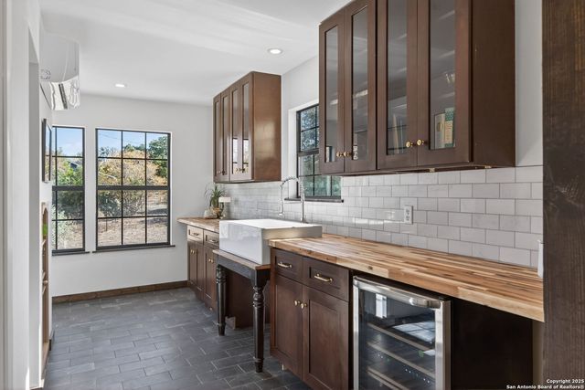 936 County Road 375, San Antonio, TX 78253