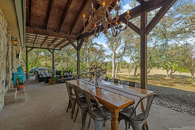 936 County Road 375, San Antonio, TX 78253