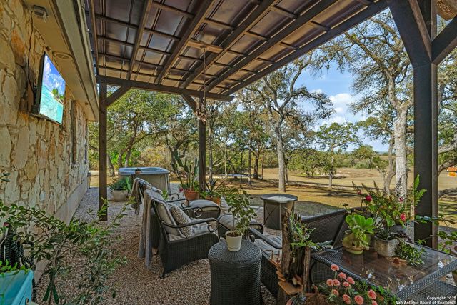 936 County Road 375, San Antonio, TX 78253