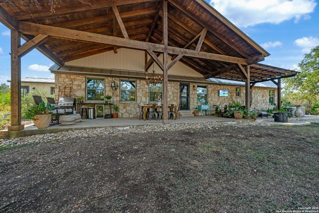 936 County Road 375, San Antonio, TX 78253