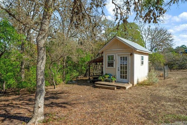 936 County Road 375, San Antonio, TX 78253