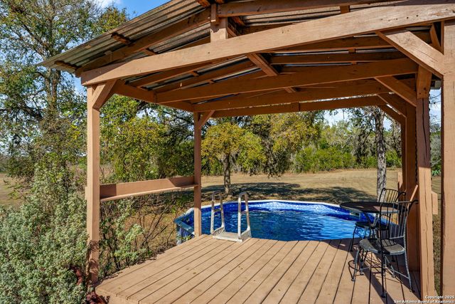 936 County Road 375, San Antonio, TX 78253
