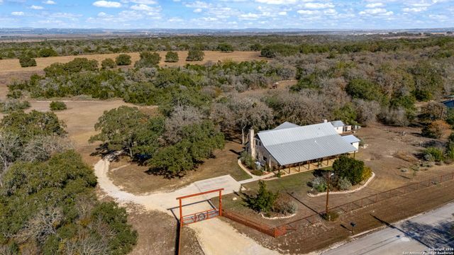 936 County Road 375, San Antonio, TX 78253