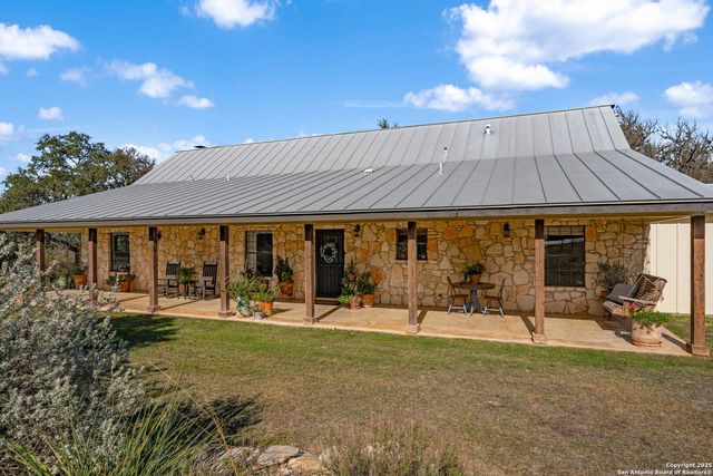 936 County Road 375, San Antonio, TX 78253