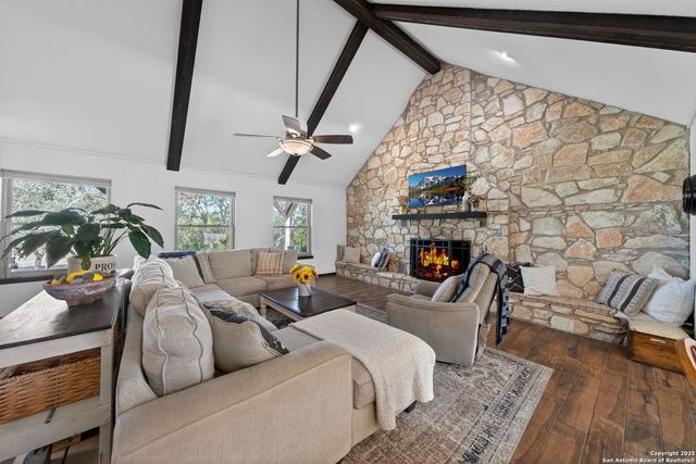 936 County Road 375, San Antonio, TX 78253