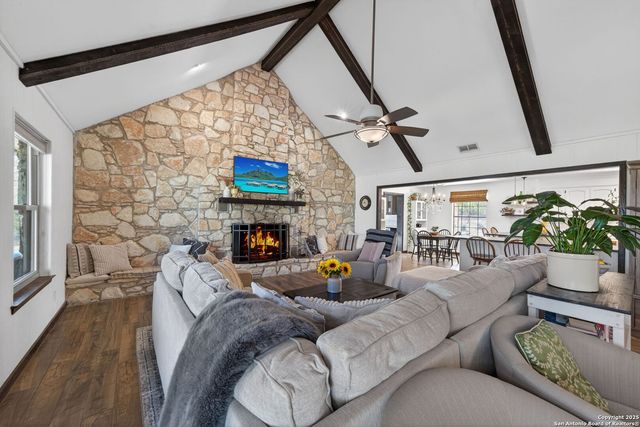 936 County Road 375, San Antonio, TX 78253