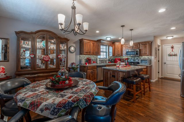 1905 W Springdale Street, Springfield, MO 65803