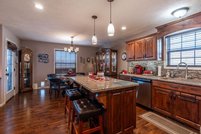 1905 W Springdale Street, Springfield, MO 65803