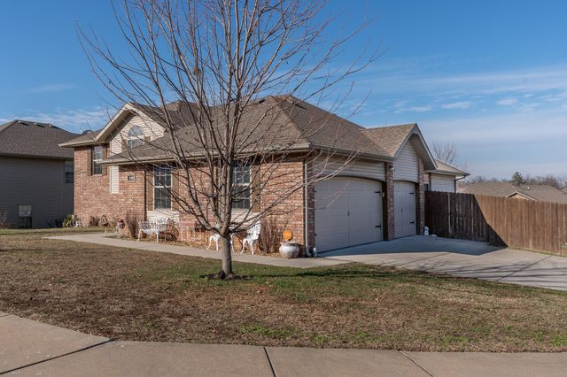 1905 W Springdale Street, Springfield, MO 65803