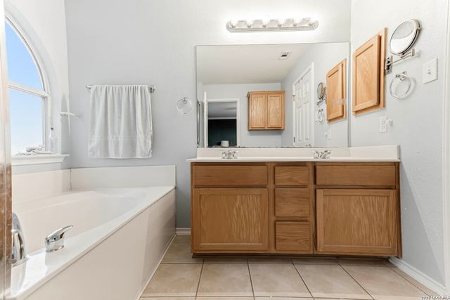 10635 Arabian Sands, San Antonio, TX 78254