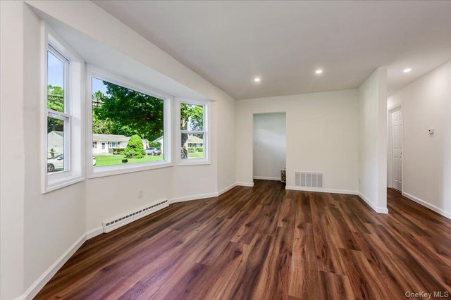 17 Lake Prom, Ronkonkoma, NY 11779