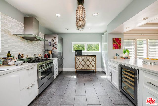 206 N Wilton Place, Los Angeles, CA 90004