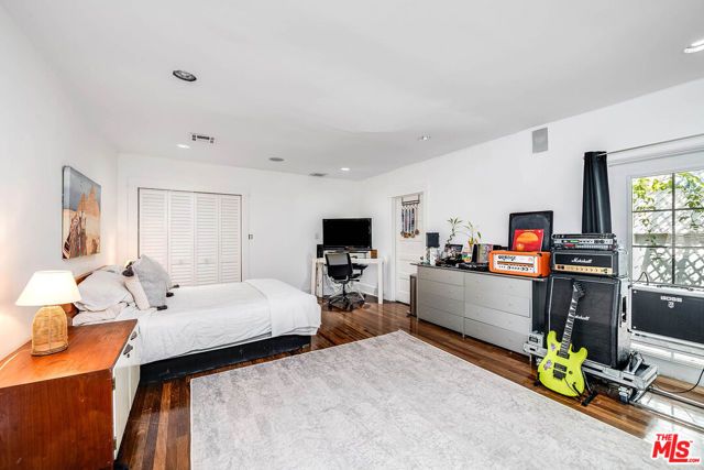 206 N Wilton Place, Los Angeles, CA 90004