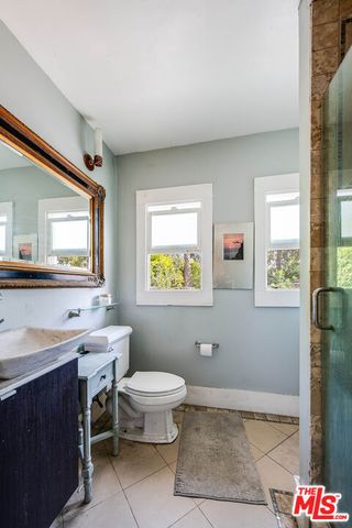 206 N Wilton Place, Los Angeles, CA 90004