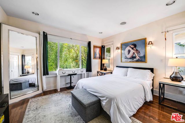 206 N Wilton Place, Los Angeles, CA 90004