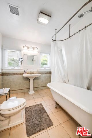 206 N Wilton Place, Los Angeles, CA 90004