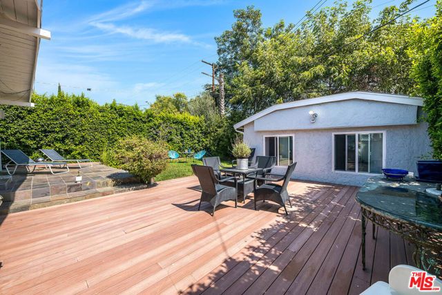 206 N Wilton Place, Los Angeles, CA 90004