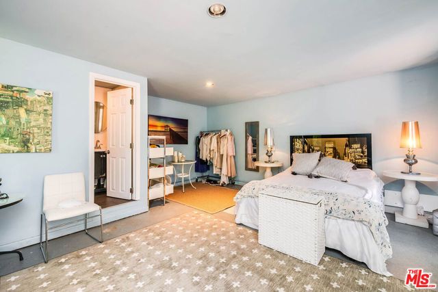 206 N Wilton Place, Los Angeles, CA 90004