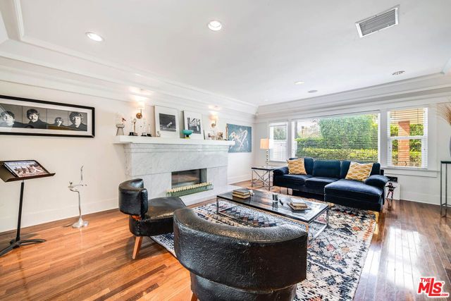 206 N Wilton Place, Los Angeles, CA 90004