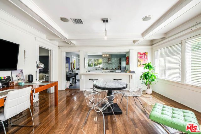 206 N Wilton Place, Los Angeles, CA 90004