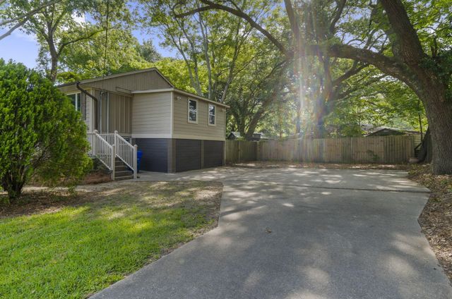 1811 Manigault Place, Charleston, SC 29407
