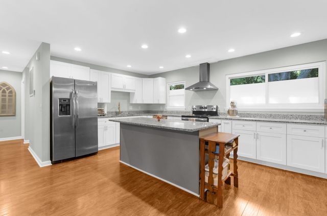 1811 Manigault Place, Charleston, SC 29407