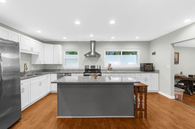 1811 Manigault Place, Charleston, SC 29407