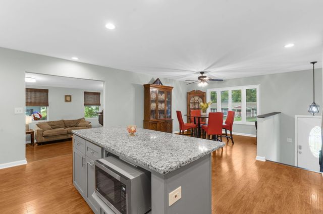 1811 Manigault Place, Charleston, SC 29407