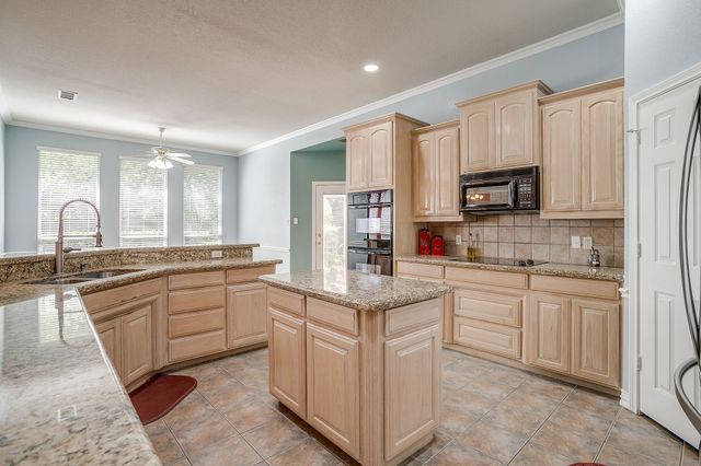 312 Oak Ridge Drive, Burleson, TX 76028