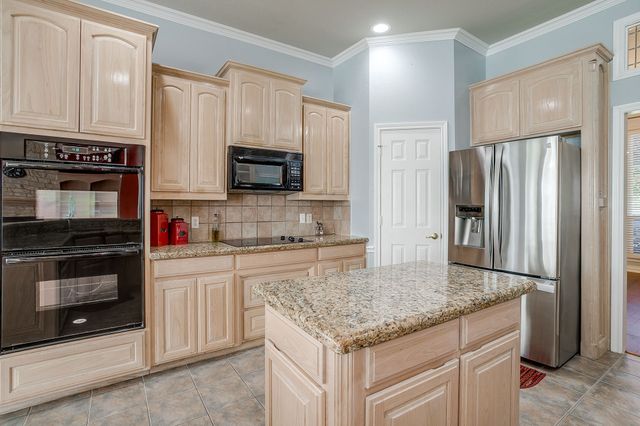 312 Oak Ridge Drive, Burleson, TX 76028