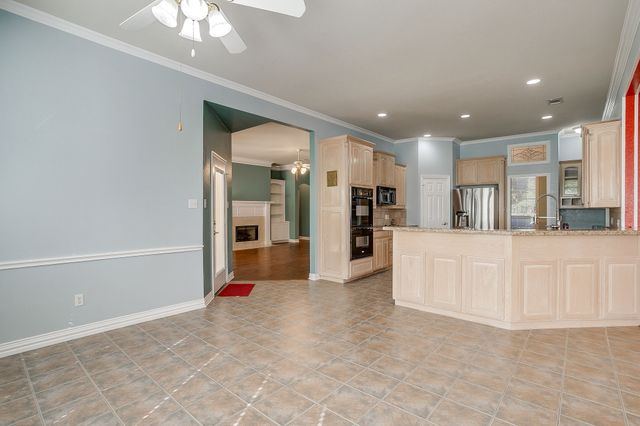 312 Oak Ridge Drive, Burleson, TX 76028