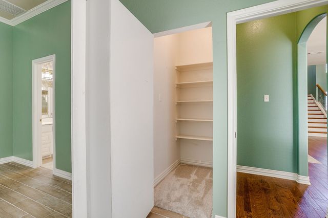 312 Oak Ridge Drive, Burleson, TX 76028