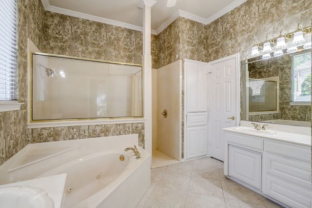 312 Oak Ridge Drive, Burleson, TX 76028