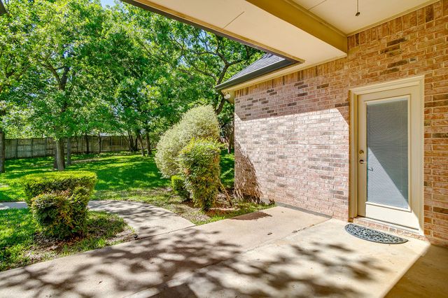 312 Oak Ridge Drive, Burleson, TX 76028