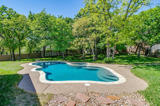 312 Oak Ridge Drive, Burleson, TX 76028