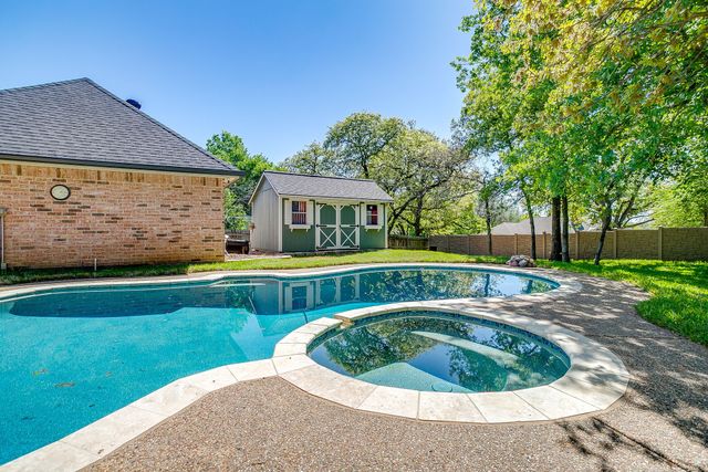 312 Oak Ridge Drive, Burleson, TX 76028
