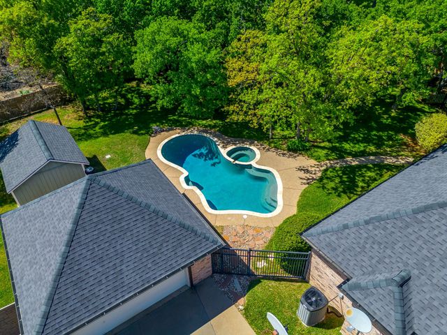 312 Oak Ridge Drive, Burleson, TX 76028