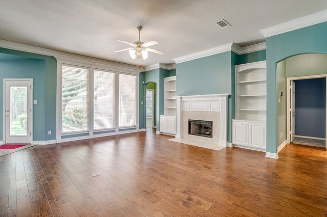 312 Oak Ridge Drive, Burleson, TX 76028