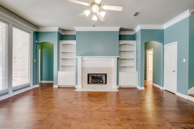 312 Oak Ridge Drive, Burleson, TX 76028
